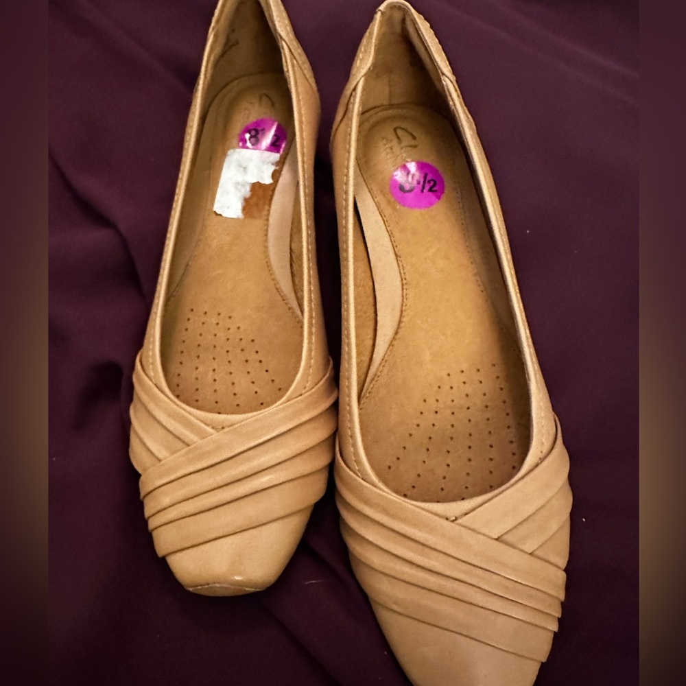 Clark’s Artisan “Ryla” Leather Wedge Heels. Size 8.5.